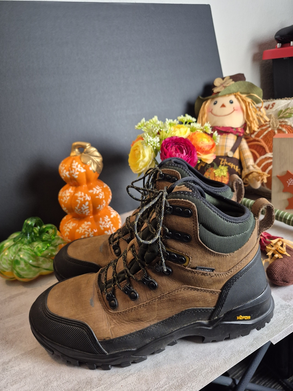 Duluth /Vibram Mens Brown and Black Work/ Waterproof Boots. Size 12w